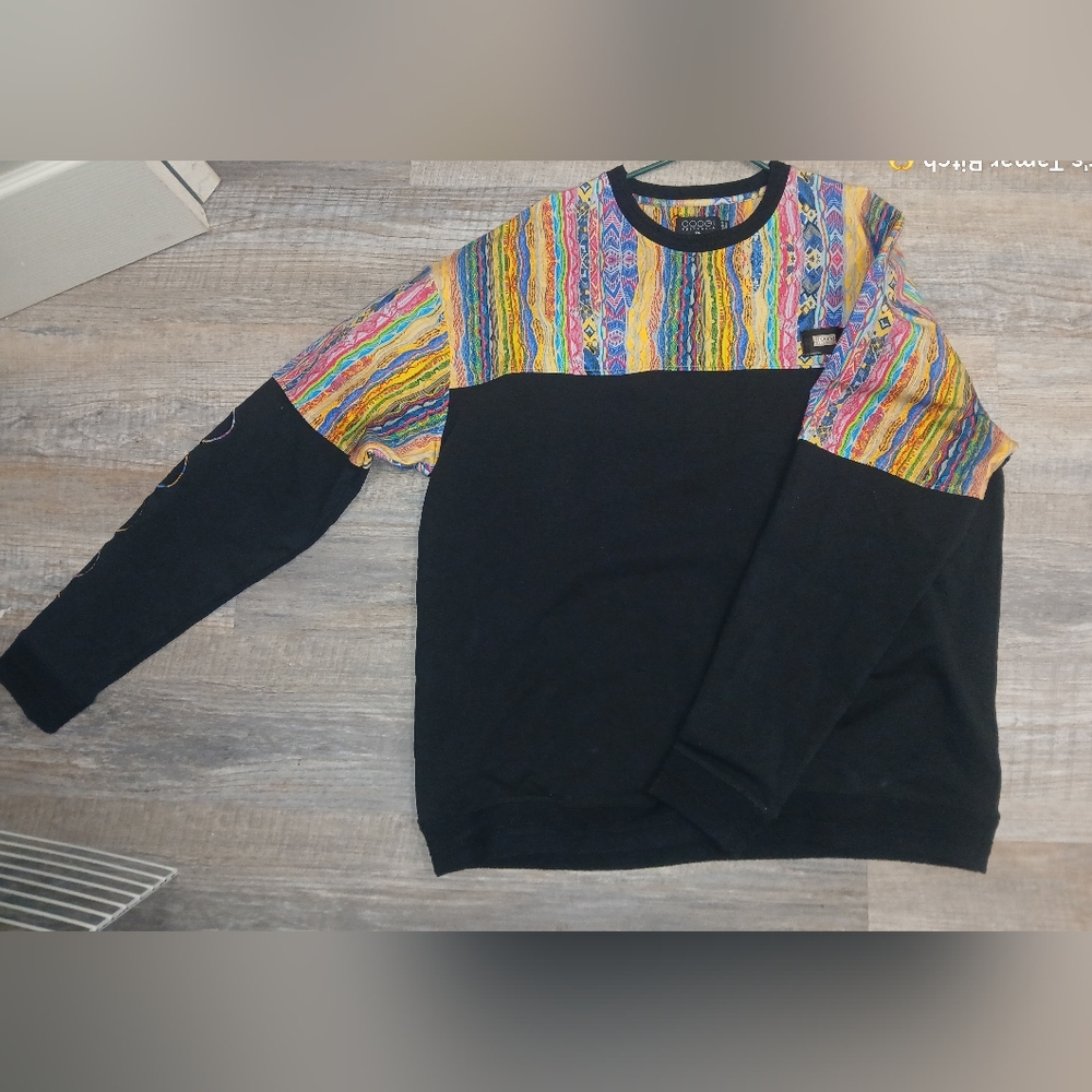 COOGI Men's Vibrant Patterned Crewneck Sweater